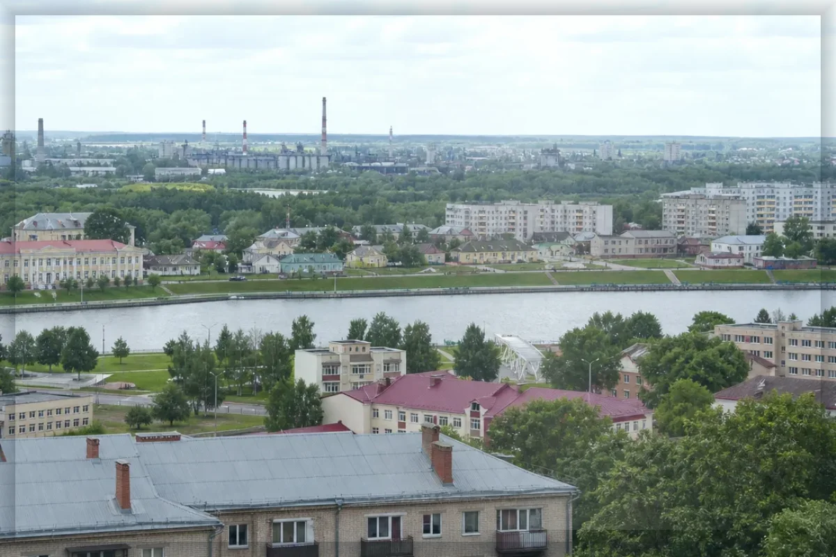 Городской вид Борисова через пластиковое окно